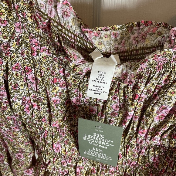 H&M Ditzy Floral Prairie Smocked Women's Top size small - Picture 3 of 10